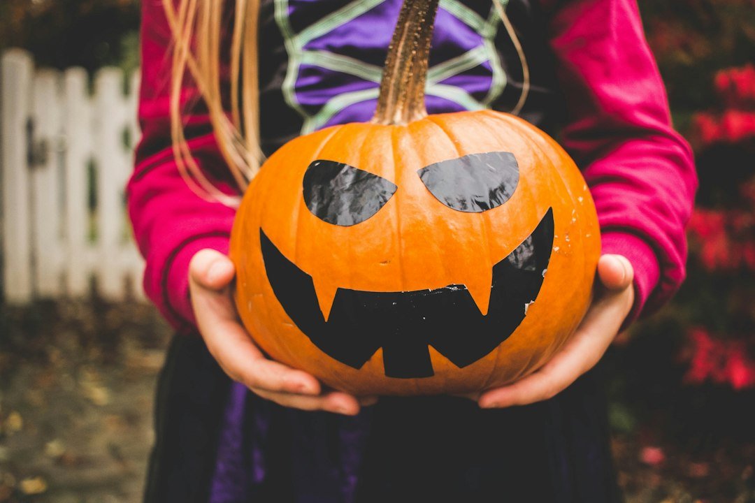 Imagen ilustrativa para ¿A tu hijo le asustan los disfraces? Cómo acompañarlo en Halloween